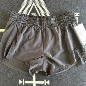 Athleta - Hustle 3" Short - Brand New